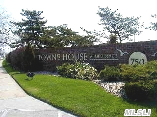 Lido Beach Oceanfront Townhouses